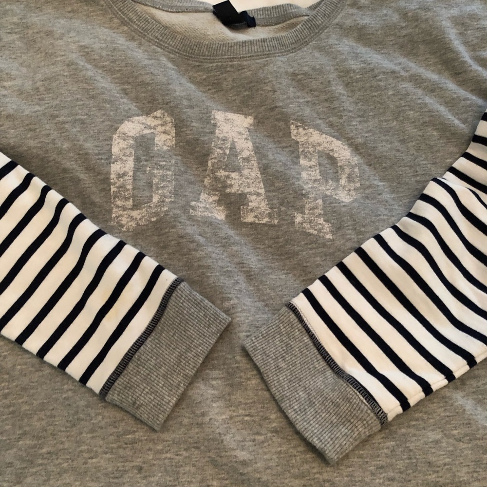 GAP sweatshirt